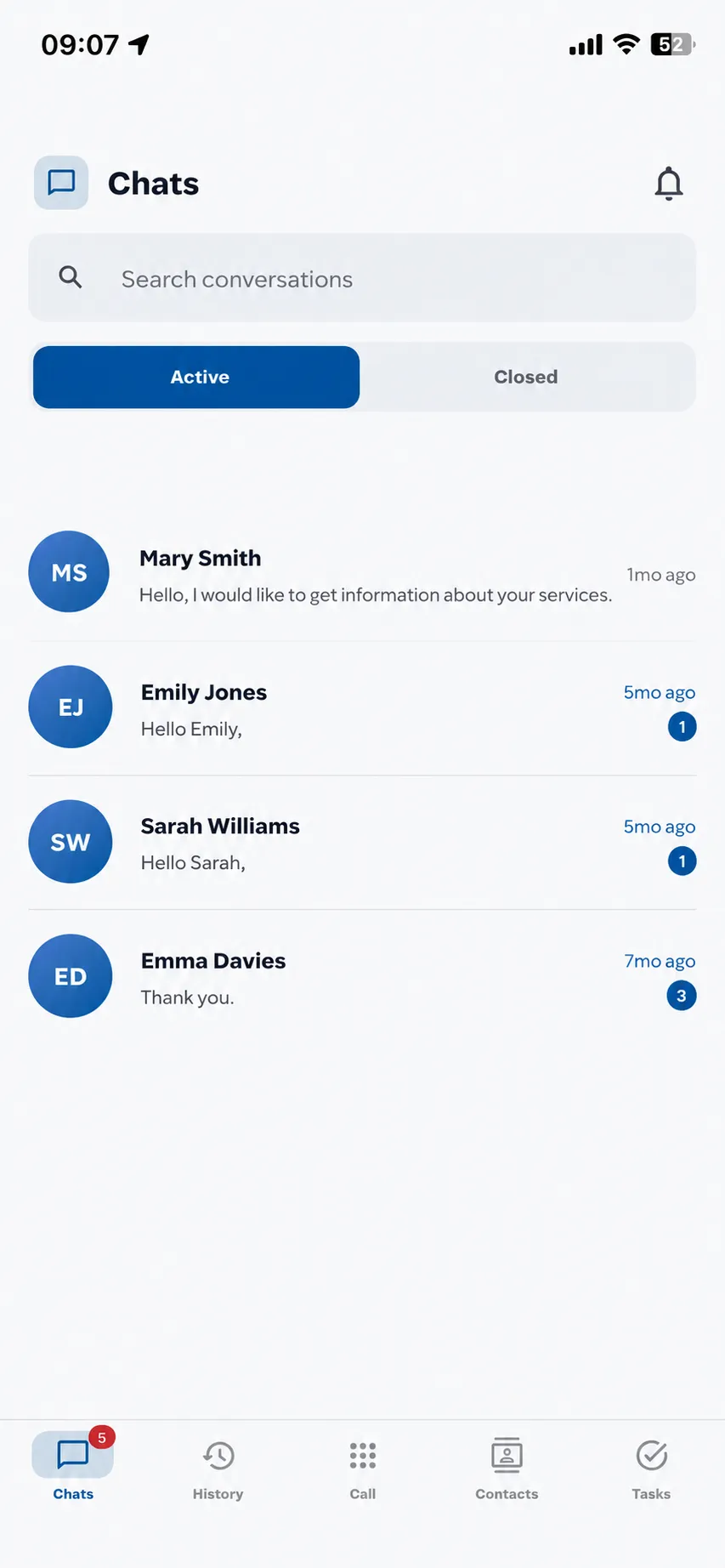 Hipcall mobile app chats — active and closed customer conversations with unread counters