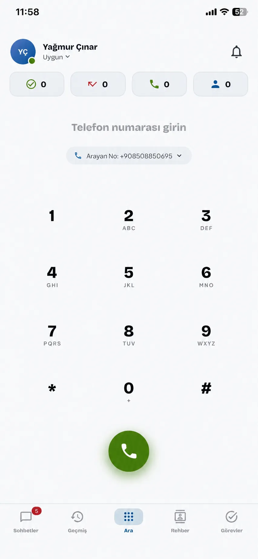 Hipcall mobil uygulaması tuş takımı — arayan numara seçici ve günün çağrı sayaçlarıyla