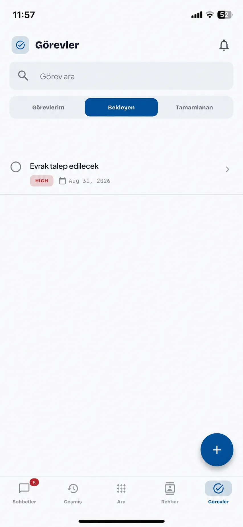 Hipcall mobil uygulaması görevler — görevlerim, bekleyen ve tamamlanan sekmeleri; her görevde öncelik etiketi ve son tarih